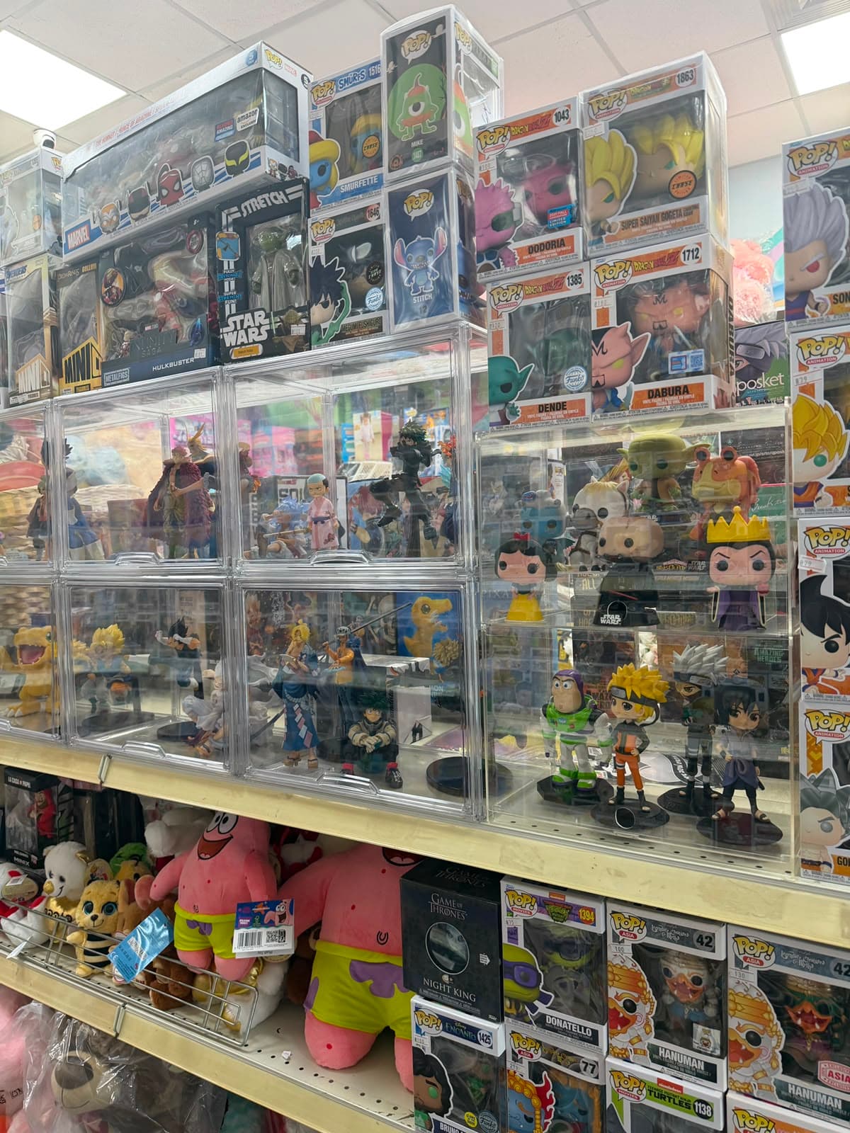 פיגרים ודמויות Funko Pop מקוריות בחנות מיסטר הליום באשקלון עם דמויות אנימה, מארוול, DC, דיסני וסדרות פופולריות.